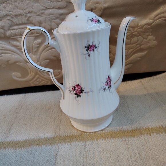 Princess House By Hammersley. Windsor Rose Fine Bone China Tea Pot - Picture 12 of 16